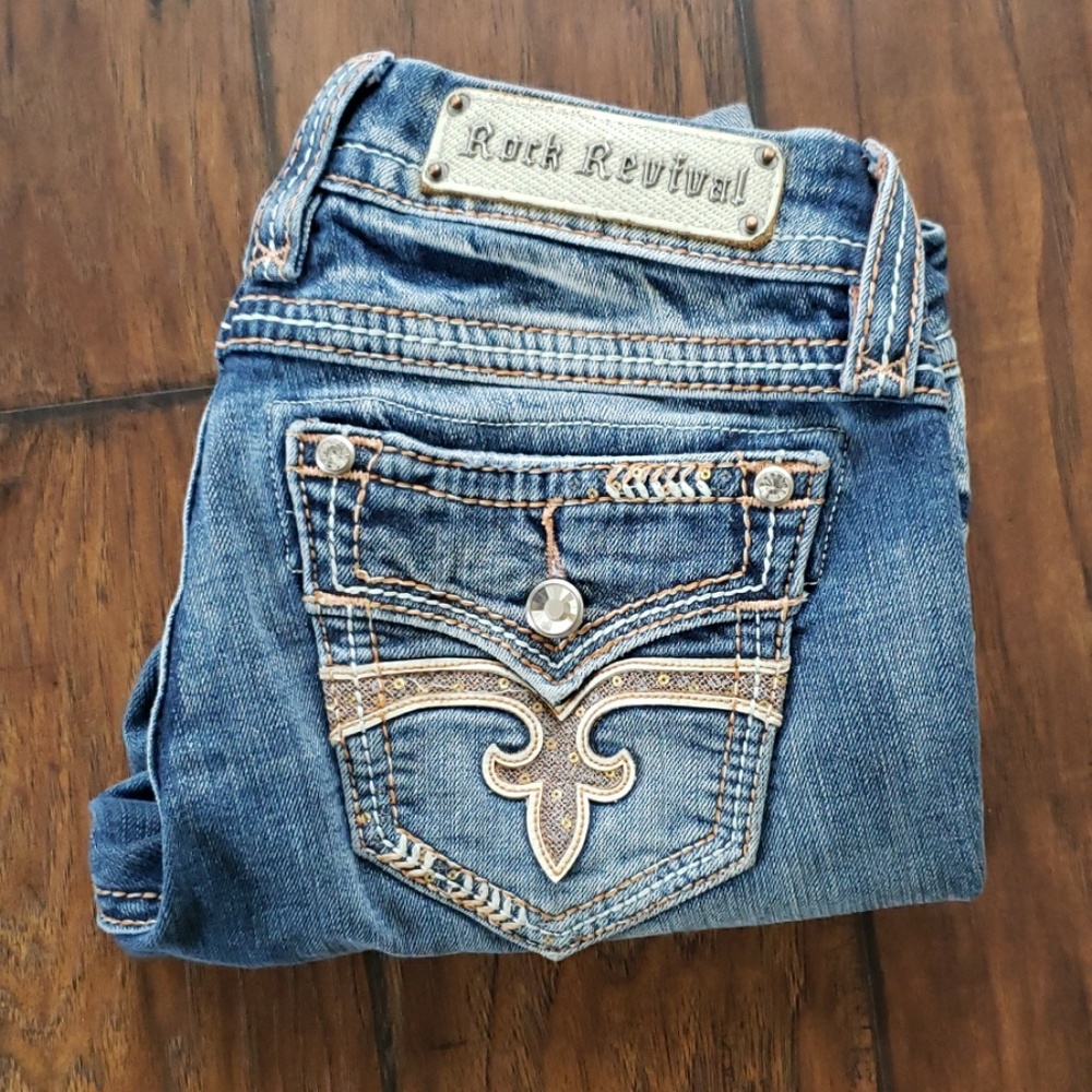 27- easy crop ROCK REVIVAL jeans